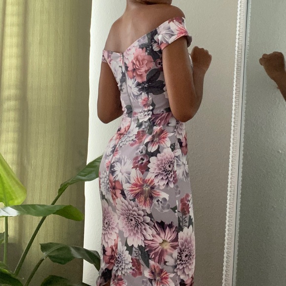 Floral lowcut midi pencil dress - Picture 7 of 8